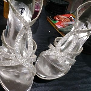 Fioni Night silver heels